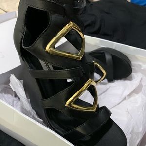 Black wedges